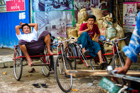 YANGON, MYANMAR - AUG 24, 2016: Market place of Yangon,  the former capital of Myanmar. Known as Rangoon: End of Strifeのeditorial素材