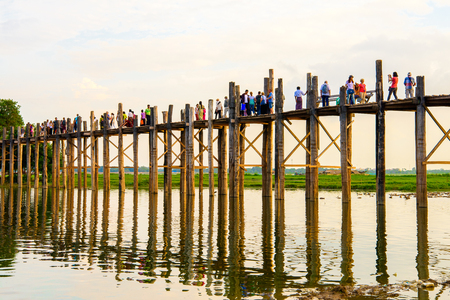 TAUNGTHAMAN LAKE, MYANMAR - AUG 25, 2016: U Bein Bridge over the Taungthaman Lake, the oldest and longest teakwood bridge in the worldのeditorial素材