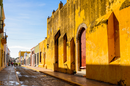 PALENQUE, MEXICO - NOV 4, 2016: Yellow building in Palenque, Mexico.  It is the poorest major city in the state of Chiapas.のeditorial素材
