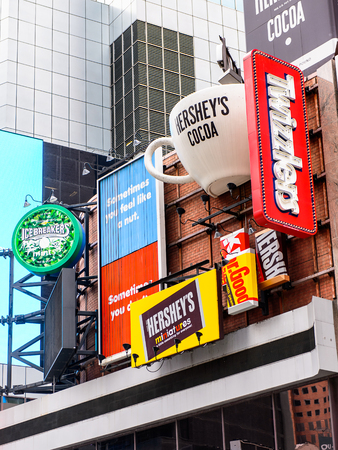 NEW YORK, USA - SEP 22, 2015: Times Square, a major commercial neighborhood in Midtown Manhattan, New York Cityのeditorial素材
