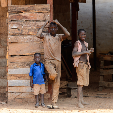 PIRA, BENIN - JAN 12, 2017: Unidentified Beninese children stand near the wall. Benin children suffer of poverty due to the bad economy.のeditorial素材