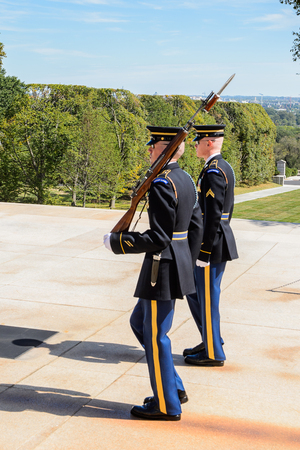 WASHINGTON DC, USA - SEP 24, 2015: Change of the guard near the Unknown Soldier tomb at the Arlington national cemetery. It's a United States military cemeteryのeditorial素材