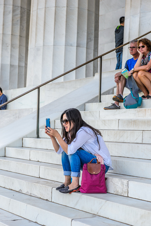 WASHINGTON DC, USA - SEP 24, 2015: Unidentified tourists at the Lincoln memorial, Washington DC, USA. It's an American national monument built to honor President Abraham Lincolnのeditorial素材