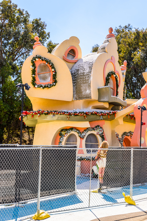 LOS ANGELES, USA - SEP 27, 2015: Bates Motel at the Universal Studios Hollywood Park. Psycho is a 1960 American horror-slasher film by Alfred Hitchcock starring Anthony Perkinsのeditorial素材