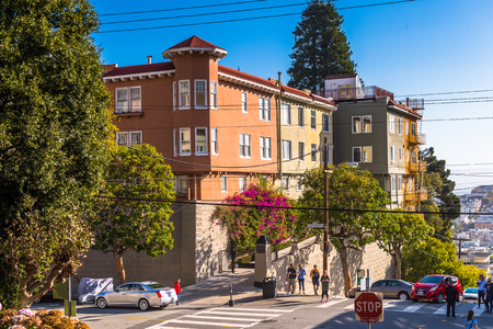 SAN FRANCISCO, USA - OCT 5, 2015: Famous wavy Lombard street on Russian hill in San Francisco. SF is the cultural, commercial, and financial center of Northern Californiaのeditorial素材