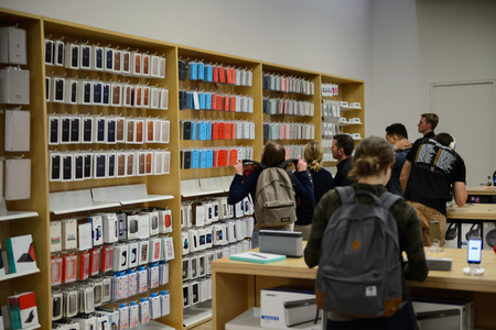 SAN FRANCISCO, USA - OCT 5, 2015: Apple store in San Francisco. Apple Inc. is an American multinational technology company in Cupertino, Californiaのeditorial素材