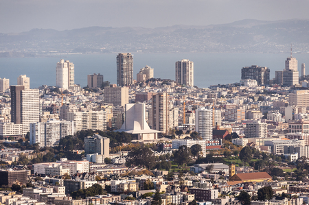 SAN FRANCISCO, USA - OCT 5, 2015: San Francisco from the Twin Peaks observation point. San Francisco is the cultural, commercial, and financial center of Northern Californiaのeditorial素材