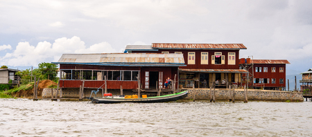 INLE LAKE, MYANMAR - AUG 30, 2016: Inpawkhon village over the Inle Sap,a freshwater lake in the Nyaungshwe Township of Taunggyi District of Shan State, Myanmarのeditorial素材