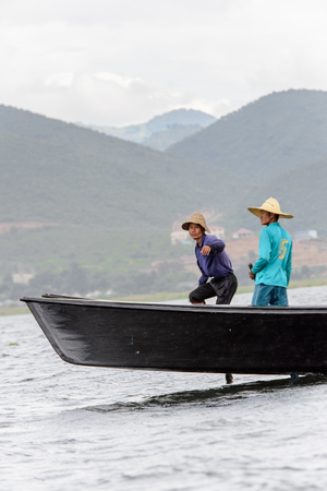 INLE LAKE, MYANMAR - AUG 30, 2016: Unidentified Burmese people in bamboo boat sails over the Inle Sap,  a freshwater lake located in the Nyaungshwe Township of Taunggyi District of Shan State, Myanmarのeditorial素材