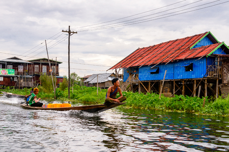 INN PAW KHON, MYANMAR - AUG 30, 2016: Inpawkhon village over the Inle Sap,a freshwater lake in the Nyaungshwe Township of Taunggyi District of Shan State, Myanmarのeditorial素材