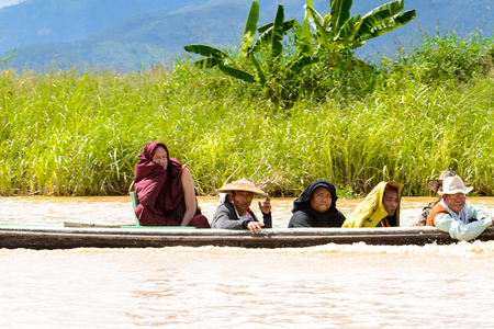 INLE LAKE, MYANMAR - AUG 30, 2016: Unidentified Burmese people in bamboo boat sails over the Inle Sap,  a freshwater lake located in the Nyaungshwe Township of Taunggyi District of Shan State, Myanmarのeditorial素材