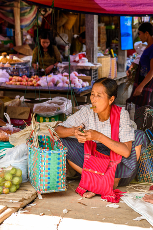 INLE LAKE, MYANMAR - AUG 30, 2016: Unidentified Burmese woman works at the market place, the Inle Sap,a freshwater lake  in the Nyaungshwe Township of Taunggyi District of Shan State, Myanmarのeditorial素材