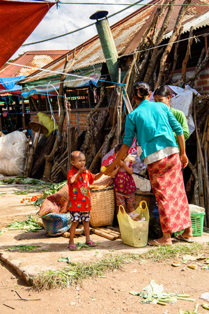 INLE LAKE, MYANMAR - AUG 30, 2016: Unidentified Burmese woman works at the market place, the Inle Sap,a freshwater lake  in the Nyaungshwe Township of Taunggyi District of Shan State, Myanmarのeditorial素材
