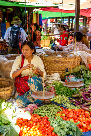 INLE LAKE, MYANMAR - AUG 30, 2016: Unidentified Burmese woman works at the market place, the Inle Sap,a freshwater lake  in the Nyaungshwe Township of Taunggyi District of Shan State, Myanmarのeditorial素材