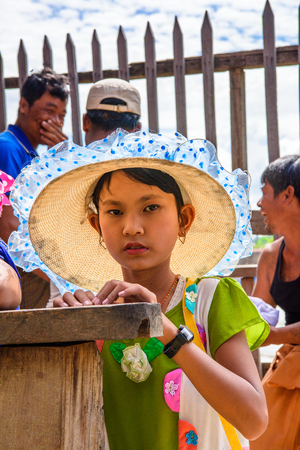 INLE LAKE, MYANMAR - AUG 30, 2016: Unidentified Burmese girl on a pier of Inle Lake. 68 per cent of Myanma people belong to Bamar ethnic groupのeditorial素材