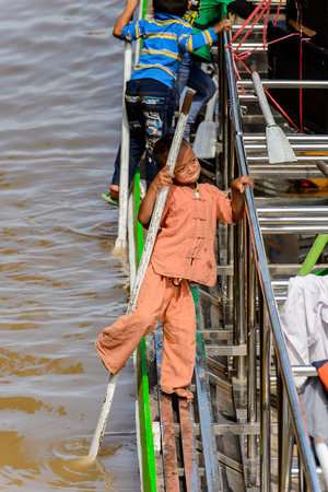 INLE LAKE, MYANMAR - AUG 30, 2016: Unidentified Burmese boy  plays on a pier of the Inle Lake. 68 per cent of Myanma people belong to Bamar ethnic groupのeditorial素材