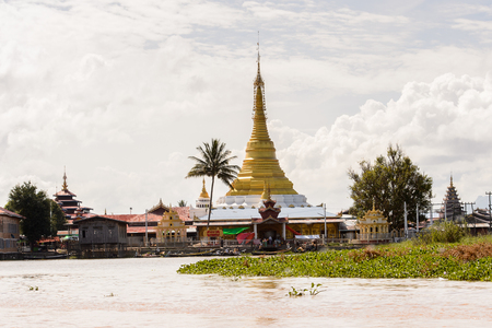 INN PAW KHON, MYANMAR - AUG 30, 2016: Inpawkhon village over the Inle Sap,a freshwater lake in the Nyaungshwe Township of Taunggyi District of Shan State, Myanmarのeditorial素材