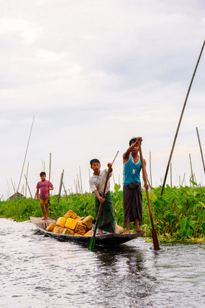 INLE LAKE, MYANMAR - AUG 30, 2016: Unidentified Burmese people in bamboo boat sails over the Inle Sap,  a freshwater lake located in the Nyaungshwe Township of Taunggyi District of Shan State, Myanmarのeditorial素材