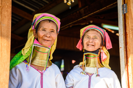 INLE LAKE, MYANMAR - AUG 30, 2016: Unidentified Burmese woman sells local neckless, Inle lake. 68 per cent of Myanma people belong to Bamar ethnic groupのeditorial素材