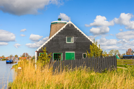 ZAANSE SCHANS, NETHERLANDS - MAY 2, 2015: House in Zaanse Schans, Northe Holland, Netherlands. This village is a popular touristic destination in Netherlandsのeditorial素材