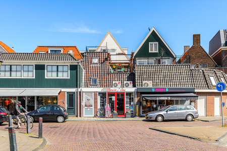 VOLENDAM, NETHERLANDS - MAY 2, 2015: Houses in Volendam, Netherlands. Volendam is a popular touristic destination in North Hollandのeditorial素材