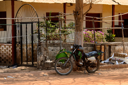 CANCHUNGO, GUINEA BISSAU - MAY 3, 2017: Architecture of Canchungo, one of the major cities of the countryのeditorial素材
