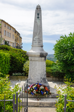 SAINT-PAUL-DE-VENCE, FRANCE - JUN 25, 2014: Memorial statue of Saint Paul de Vence, one of the oldest towns of the Frence Riviera. Town of painters and galleriesのeditorial素材