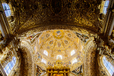 PUEBLA, MEXICO - OCT 30, 2016: Chapel del Rosario (Capelle del Rosarie), a beautiful baroque chapel in the Santo Domingo church, Puebla, Mexicoのeditorial素材