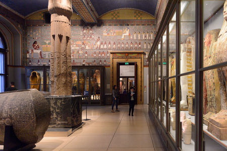VIENNA, AUSTRIA - NOV 17, 2015: Interior of the Kunsthistorisches Museum (Museum of Art History). It was open in 1891のeditorial素材