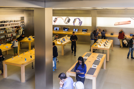 NEW YORK, USA - SEP 22, 2015: Unidentified people in the Apple store on the Fifth Avenue, New York. The store sells Macintosh personal computers, software, iPod, iPad, iPhone, Apple Watch, Apple TVのeditorial素材