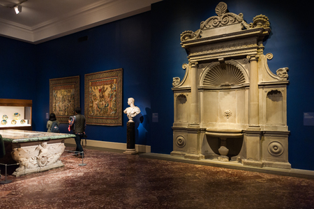 NEW YORK, USA - SEP 25, 2015: Metropolitan Museum of Art (the Met), the largest art museum in the United States of Americaのeditorial素材