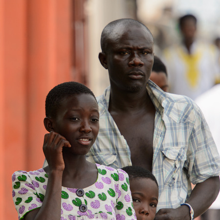 ACCRA, GHANA - Jan 8, 2017: Unidentified Ghanaian family on the street. People of Ghana suffer of poverty due to the economic situationのeditorial素材