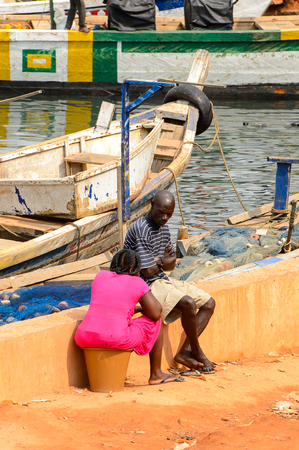 ELMINA, GHANA -JAN 18, 2017: Unidentified  Ghanaian people hang out on the coast of Elmina. People of Ghana suffer of poverty due to the bad economyのeditorial素材