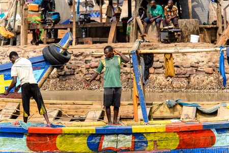 ELMINA, GHANA -JAN 18, 2017: Unidentified  Ghanaian man scratches his head in Elmina port. People of Ghana suffer of poverty due to the bad economyのeditorial素材