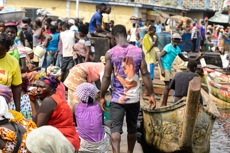 ELMINA, GHANA -JAN 18, 2017: Unidentified  Ghanaian people on the shore of Elmina port. People of Ghana suffer of poverty due to the bad economyのeditorial素材