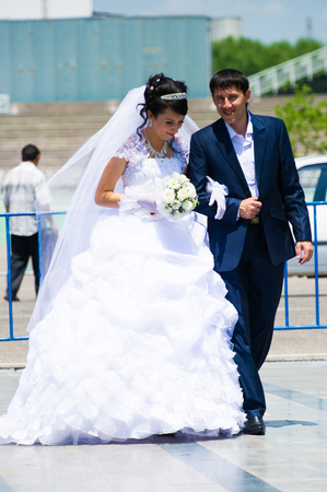 UZBEKISTAN - JUNE 12, 2011: Two unidentified Uzbek people get married in Uzbekistan, Jun 12, 2011.  81% of people in Uzbekistan belong to Uzbek ethnic groupのeditorial素材