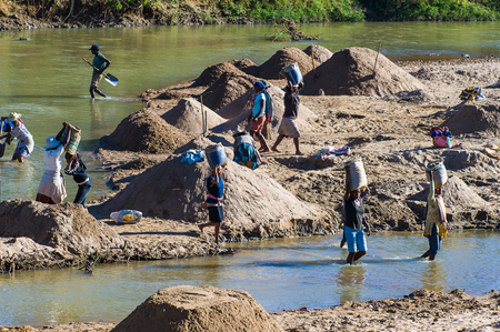 ANTANANARIVO, MADAGASCAR - JUNE 29, 2011: Unidentified Madagascar people take water from the river. People in Madagascar suffer of poverty due to the slow development of the countryのeditorial素材