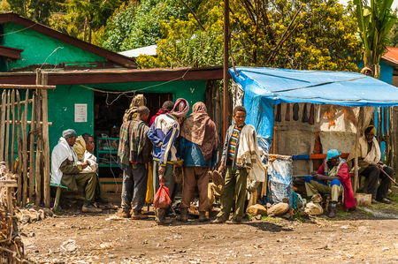 OMO, ETHIOPIA - SEPTEMBER 19, 2011: Unidentified Ethiopian people in the street. People in Ethiopia suffer of poverty due to the unstable situationのeditorial素材