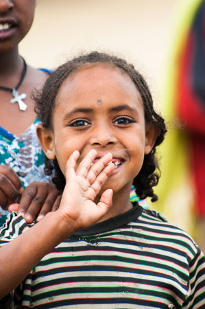 OMO, ETHIOPIA - SEPTEMBER 22, 2011: Unidentified Ethiopian cute little girl with stripe shirt. People in Ethiopia suffer of poverty due to the unstable situationのeditorial素材