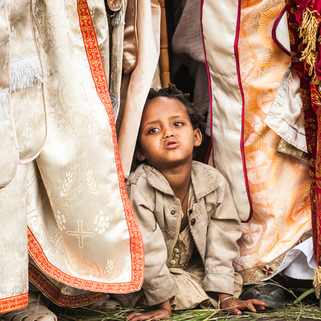 LALIBELA, ETHIOPIA - SEP 27, 2011: Unidentified Ethiopian little girl wathes the Meskel festival ceremony in Ehtiopia, Sep 27, 2011. Meskel commemorates the finding of the True Crossのeditorial素材