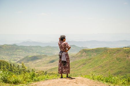 OMO, ETHIOPIA - SEPTEMBER 21, 2011: Unidentified Ethiopian woman from behind. People in Ethiopia suffer of poverty due to the unstable situationのeditorial素材