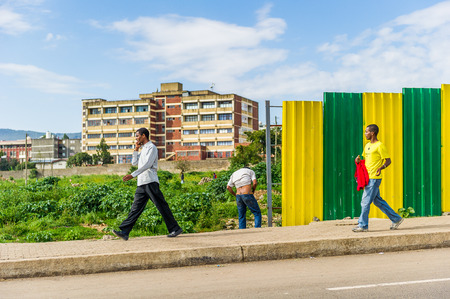 OMO, ETHIOPIA - SEPTEMBER 21, 2011: Unidentified Ethiopian people in the street. People in Ethiopia suffer of poverty due to the unstable situationのeditorial素材