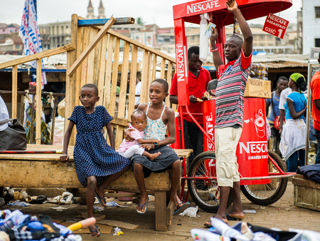 ACCRA, GHANA - MARCH 4, 2012: Unidentified Ghanaian children at the market in Ghana. People of Ghana suffer of poverty due to the unstable economic situationのeditorial素材