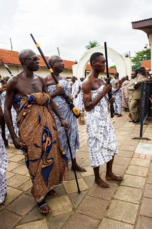 ACCRA, GHANA - MARCH 4, 2012: Unidentified Ghanaian people during the  local street show in Ghana. Children of Ghana suffer of poverty due to the unstable economic situationのeditorial素材