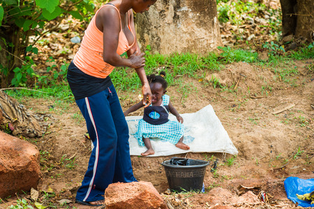 ACCRA, GHANA - MARCH 6, 2012: Unidentified Ghanaian little girl cries in the street in Ghana. Children of Ghana suffer of poverty due to the unstable economic situationのeditorial素材