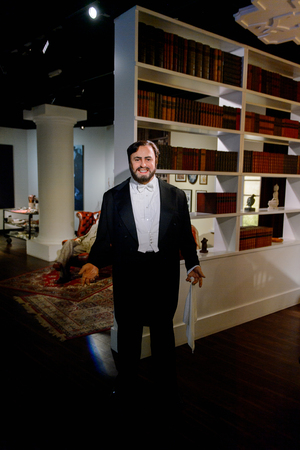 VIENNA, AUSTRIA - OCT 4, 2017: Luciano Pavarotti, an Italian operatic tenor, Madame Tussauds wax museum in Vienna.のeditorial素材