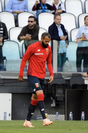 TURIN - OCT 20, 2018:   Sandro Warming up. Alliaz Stadium. Italian league Serie A.のeditorial素材
