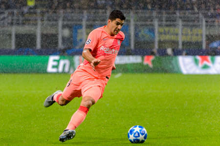 Milan - Nov 6, 2018: Luis Suarez 9 attacks in the penalty area. FC Internazionale - FC Barcelona. UEFA Champions League. Matchday 4. Giuseppe Meazza (San Siro) stadium.のeditorial素材