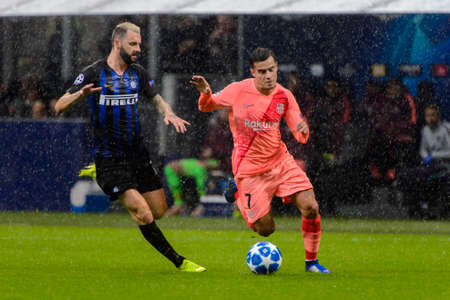 Milan - Nov 6, 2018: Philippe Coutinho 7 vs Brozovic. FC Internazionale - FC Barcelona. UEFA Champions League. Matchday 4. Giuseppe Meazza (San Siro) stadium.のeditorial素材