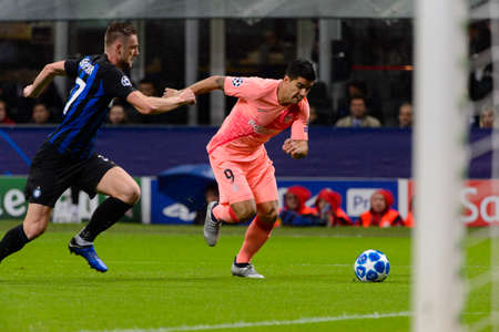 Milan - Nov 6, 2018: Luis Suarez 9 almost scores. FC Internazionale - FC Barcelona. UEFA Champions League. Matchday 4. Giuseppe Meazza (San Siro) stadium.のeditorial素材